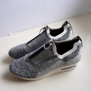 DKNY Textile Upper Wedge Sneakers Women Size 8M.